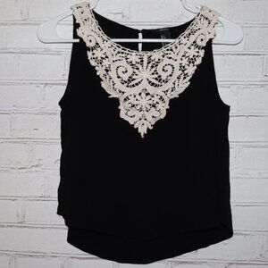 🖤 Forever 21 Sleeveless Top with Cream Lace Neckline · Small
